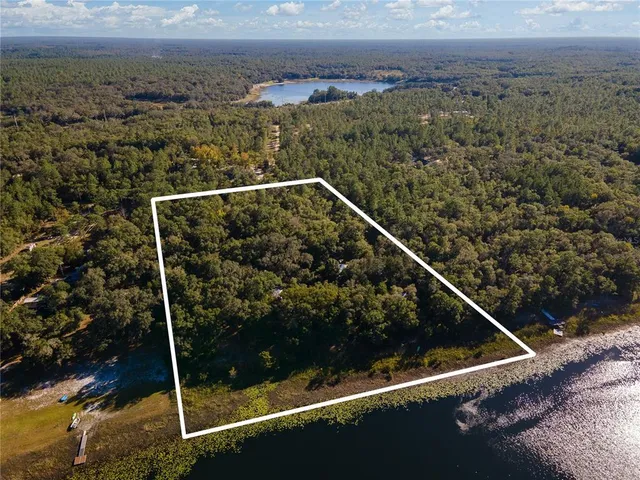 $593,900 | 250 West West Lake Drive, Hawthorne, FL 32640