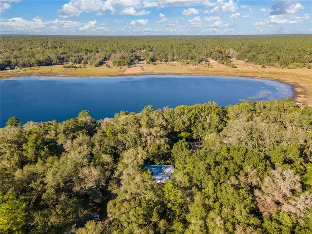 $593,900 | 250 West West Lake Drive, Hawthorne, FL 32640