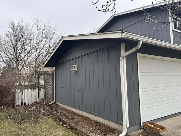 $189,900 | 112 Renfrew Avenue, Adrian, MI 49221