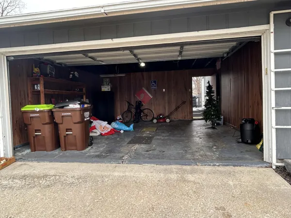 $189,900 | 112 Renfrew Avenue, Adrian, MI 49221