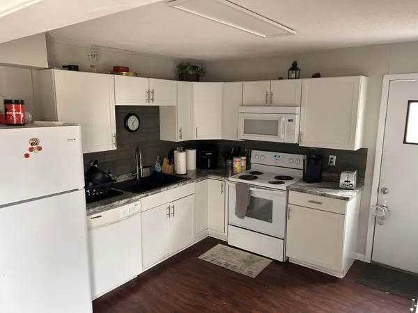 $189,900 | 112 Renfrew Avenue, Adrian, MI 49221