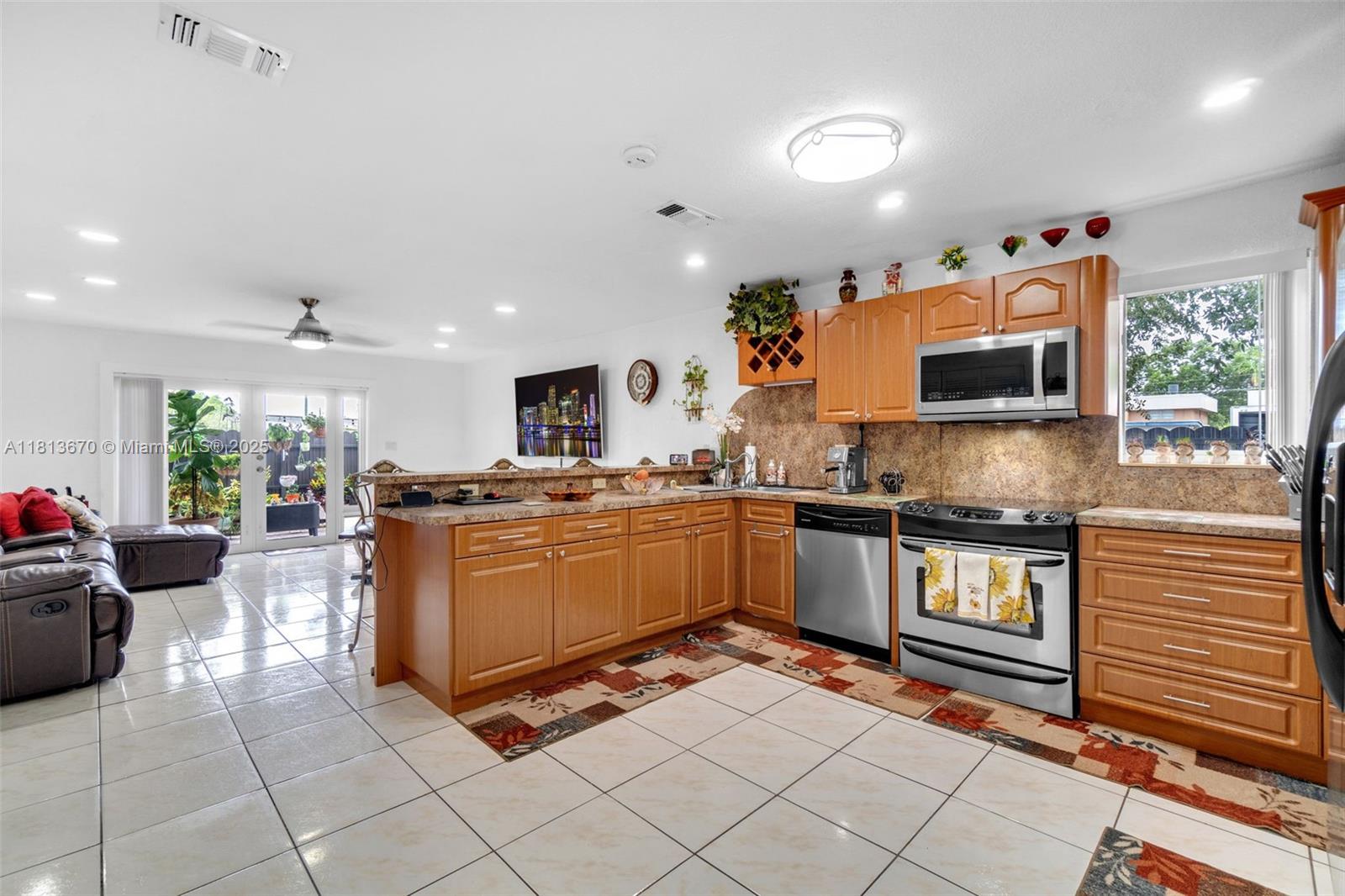 401 Southwest 109th Avenue, Unit 26 Sweetwater, FL 33174 - Photo 8 of 35