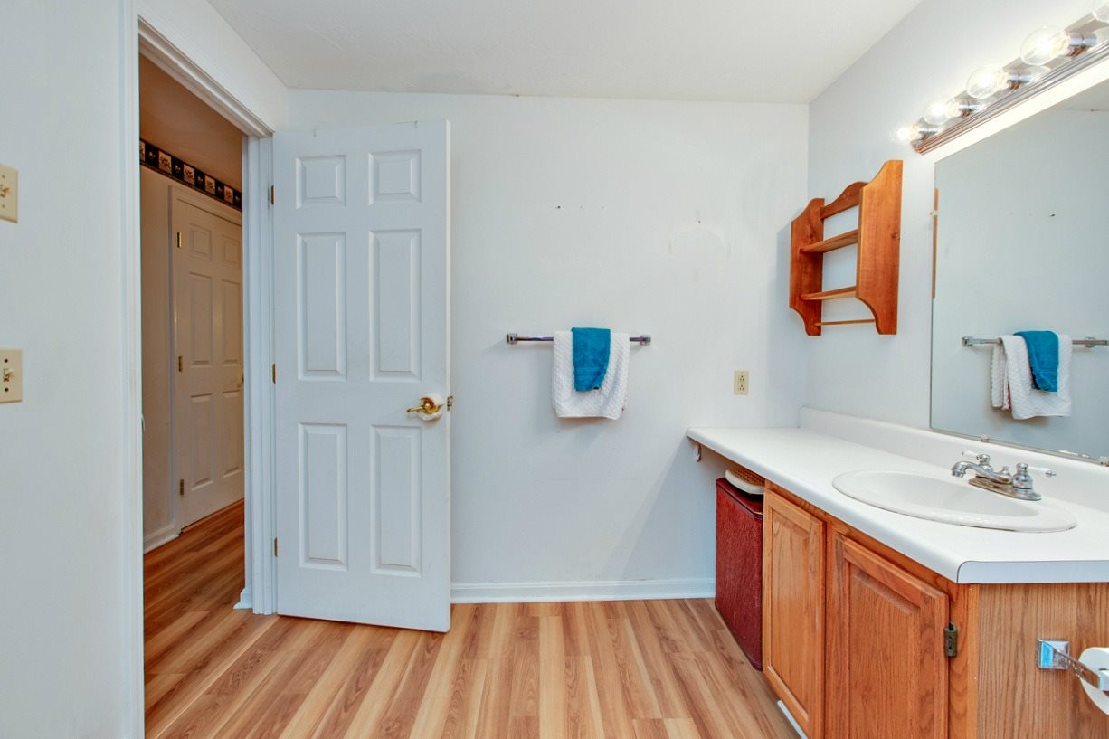 77 Overledge Dr Extension Derry, NH 03038 - Photo 15 of 32 Gallery Image 15