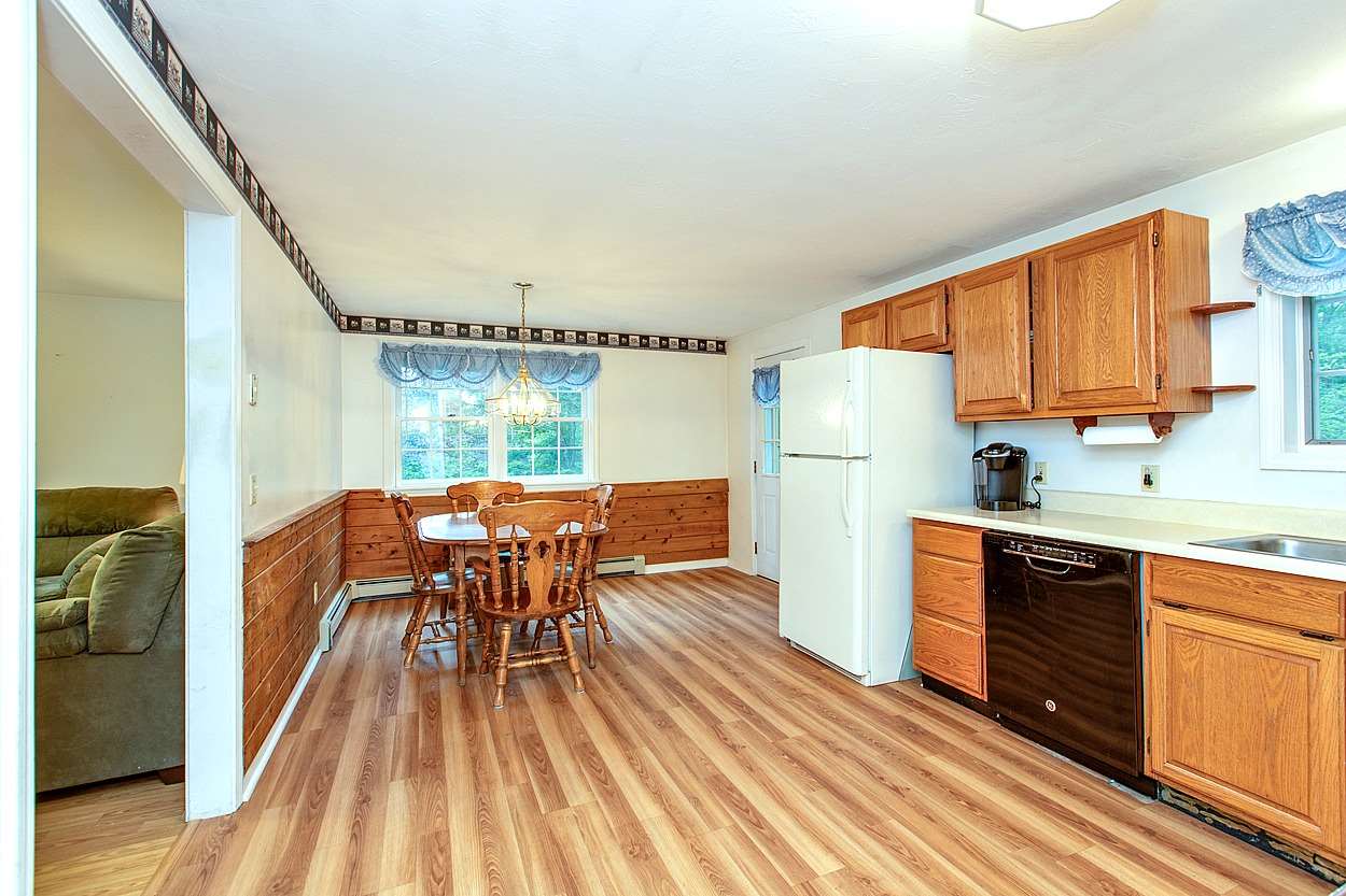 77 Overledge Dr Extension Derry, NH 03038 - Photo 6 of 32 Gallery Image 6