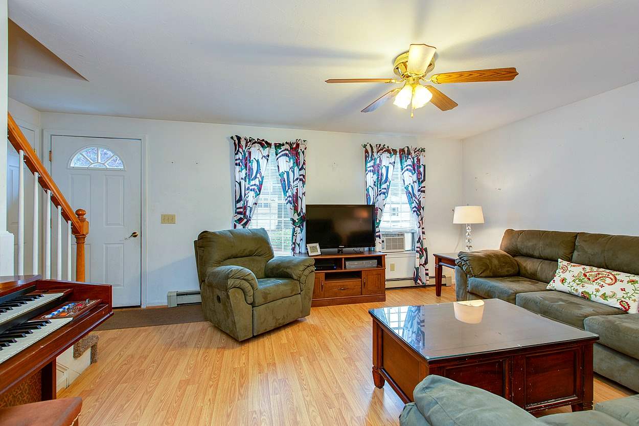 77 Overledge Dr Extension Derry, NH 03038 - Photo 10 of 32 Gallery Image 10