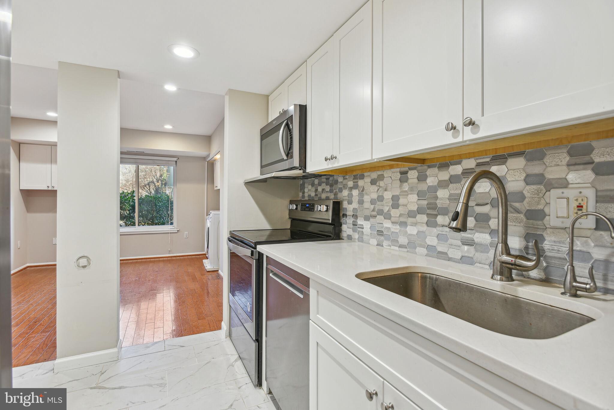 1823 Ivy Oak Square Reston, VA 20190 - Photo 4 of 28 Gallery Image 4