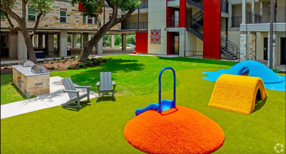 10010 North Capital Of Texas Highway Austin, TX 78759 - Photo 12 of 22 a view of a backyard with table and chairs and potted plants