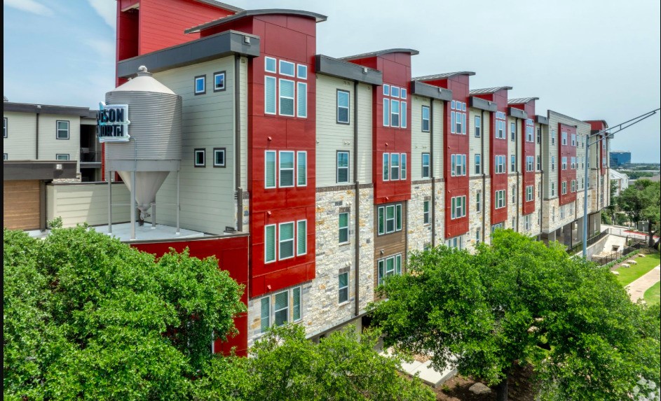 10010 North Capital Of Texas Highway Austin, TX 78759 - Photo 4 of 22 a front view of a building with garden