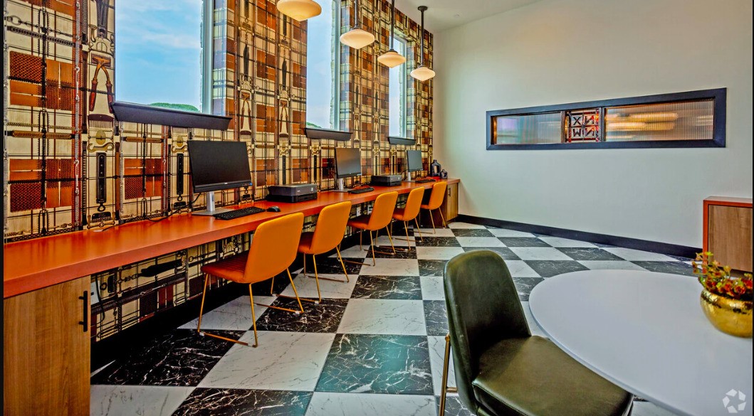 10010 North Capital Of Texas Highway Austin, TX 78759 - Photo 10 of 22 a balcony with table and chairs