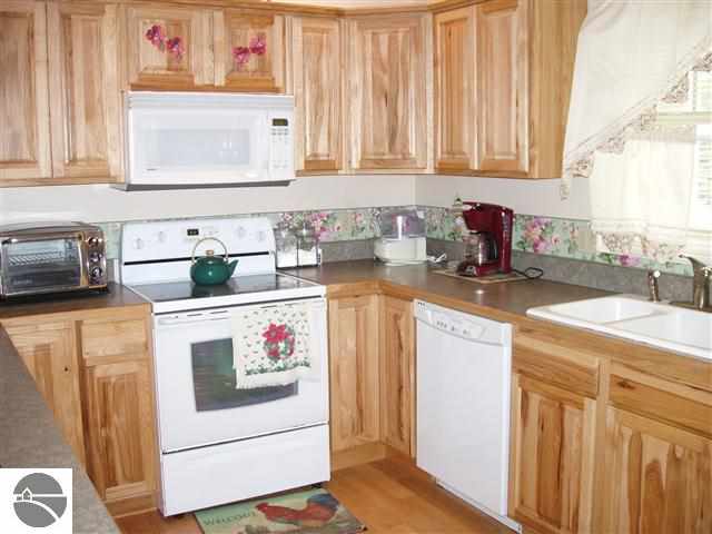 1108 South Ridge Court Traverse City, MI 49696 - Photo 13 of 36 1746463-12.JPG