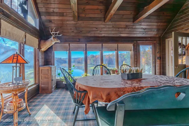 a view of a livingroom with a furniture and a ceiling fan