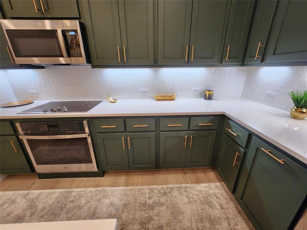 632 Blue Rdg Drive Mansfield, TX 76063 - Photo 4 of 16 a kitchen with a sink stove and cabinets
