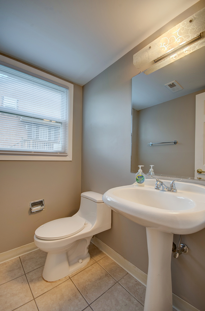 304 Walnut Circle Bolingbrook, IL 60440 - Photo 3 of 25