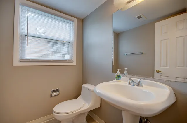 $2,150 | 304 Walnut Circle, Bolingbrook, IL 60440