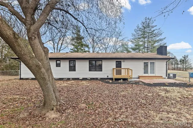 $299,000 | 877 Longhi Road, Collinsville, IL 62234