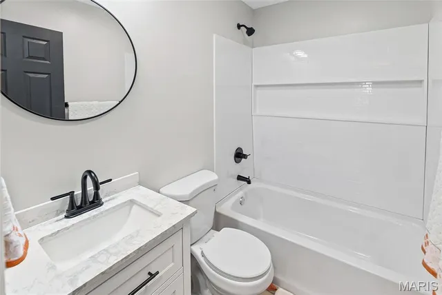 $299,000 | 877 Longhi Road, Collinsville, IL 62234