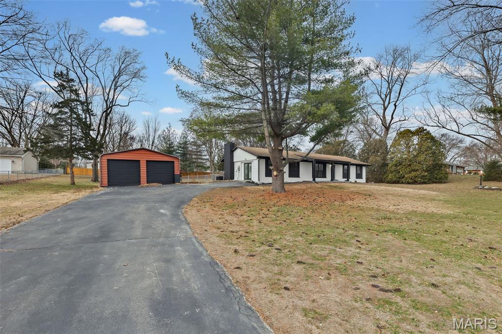 877 Longhi Road Collinsville, IL 62234 - Photo 2 of 18