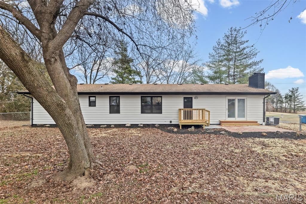 877 Longhi Road Collinsville, IL 62234 - Photo 4 of 22