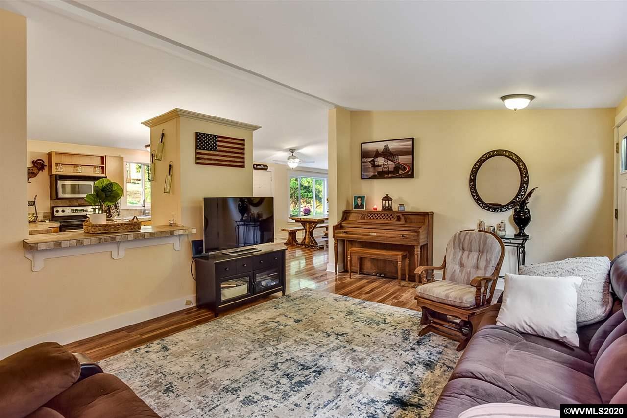 3771 Delaney Road Southeast Salem, OR 97317 - Photo 5 of 36 Gallery Image 5