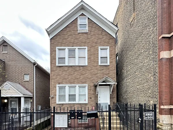 $3,100 | 720 North Elizabeth Street, Unit 2, Chicago, IL 60642