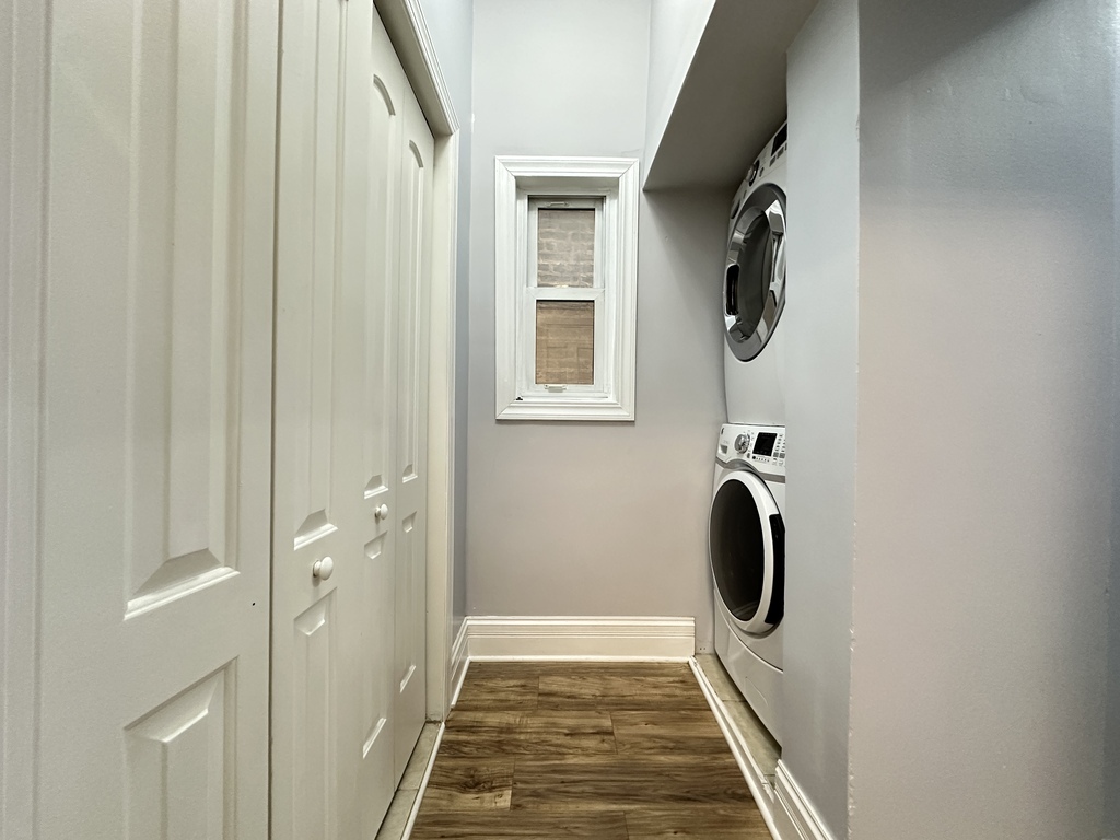 720 North Elizabeth Street, Unit 2 Chicago, IL 60642 - Photo 20 of 20 a bathroom with a window and a shower
