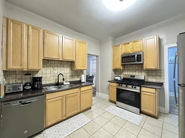 $3,100 | 720 North Elizabeth Street, Unit 2, Chicago, IL 60642