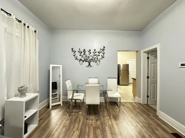 $3,100 | 720 North Elizabeth Street, Unit 2, Chicago, IL 60642