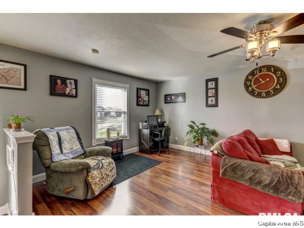 2440 Normal Drive Springfield, IL 62707 - Photo 4 of 33