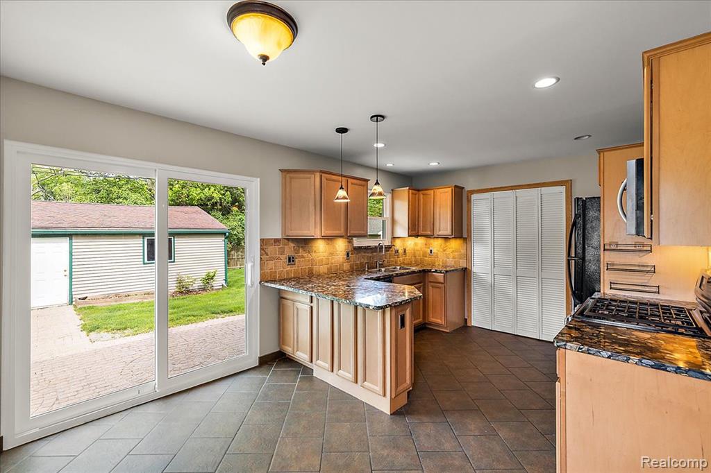 3500 Emmons Avenue Rochester Hills, MI 48307 - Photo 10 of 34