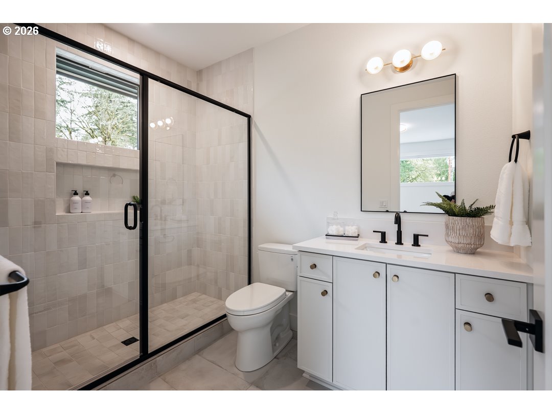 4487 West Bay Road Lake Oswego, OR 97035 - Photo 17 of 31 Bathroom