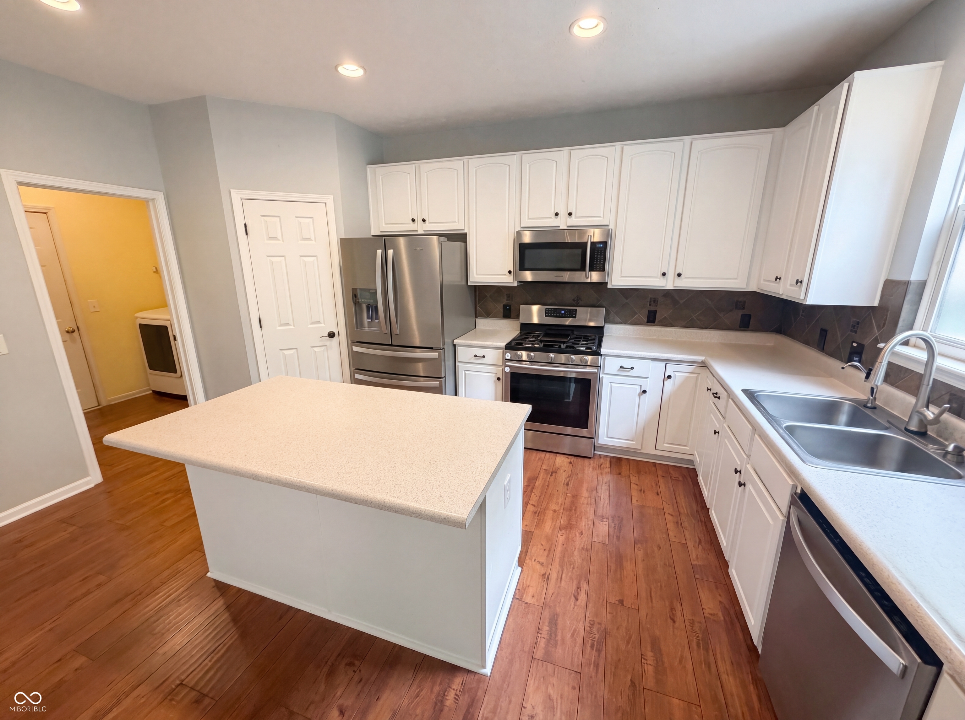 11871 Gatwick View Drive Fishers, IN 46037 - Photo 2 of 34