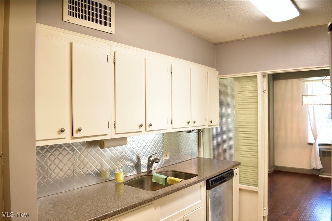13800 Fairhill Road, Unit 216 Shaker Heights, OH 44120 - Photo 4 of 18