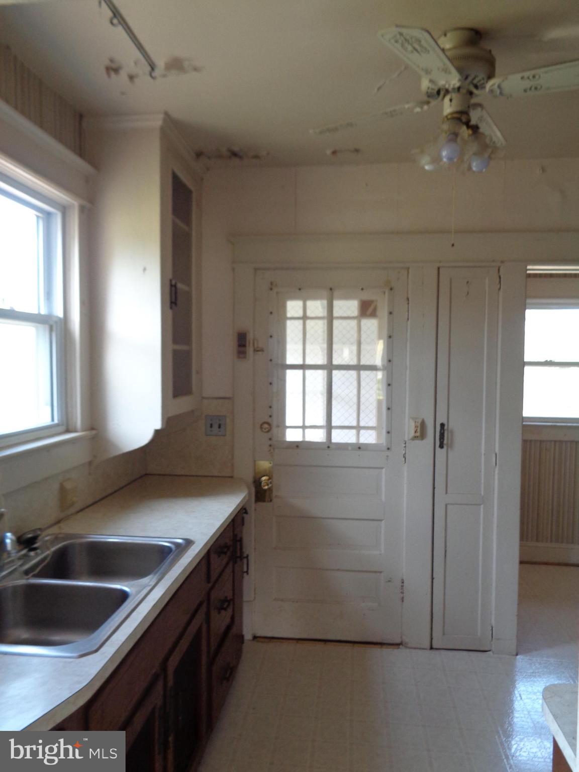 26626 Ridge Road Damascus, MD 20872 - Photo 4 of 12 Kitchen
