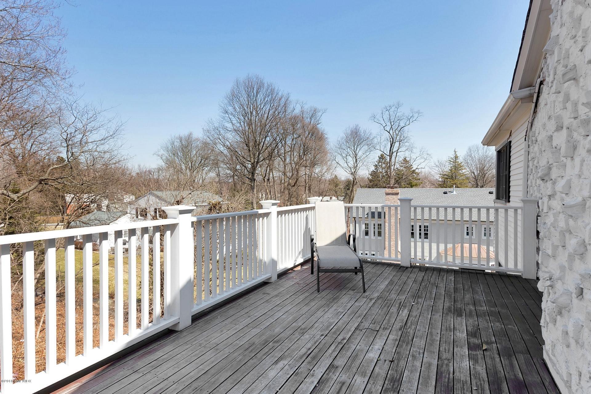 34 Crescent Road Riverside, CT 06878 - Photo 27 of 37 a view of a roof deck