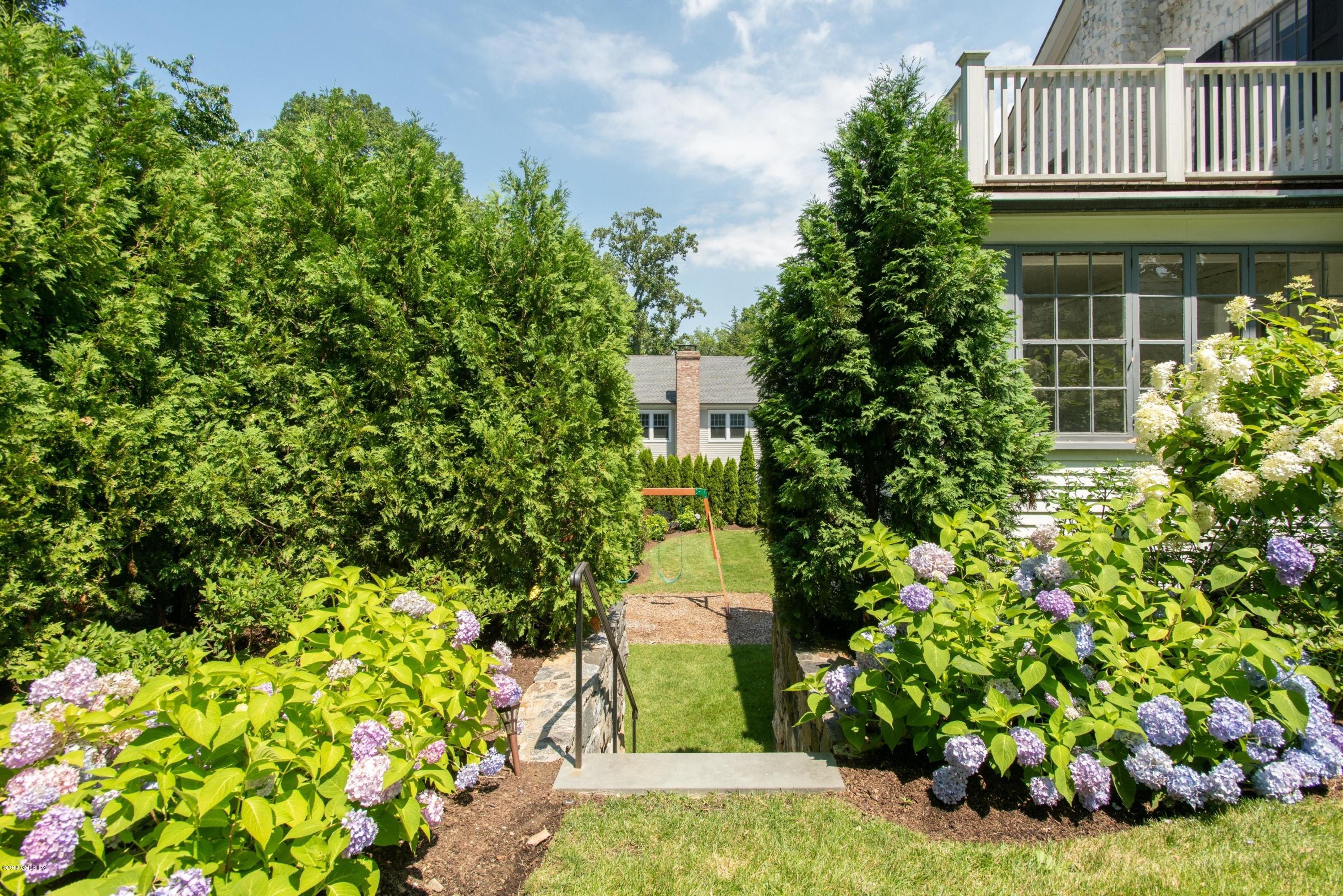 34 Crescent Road Riverside, CT 06878 - Photo 31 of 37 a view of a garden with plants