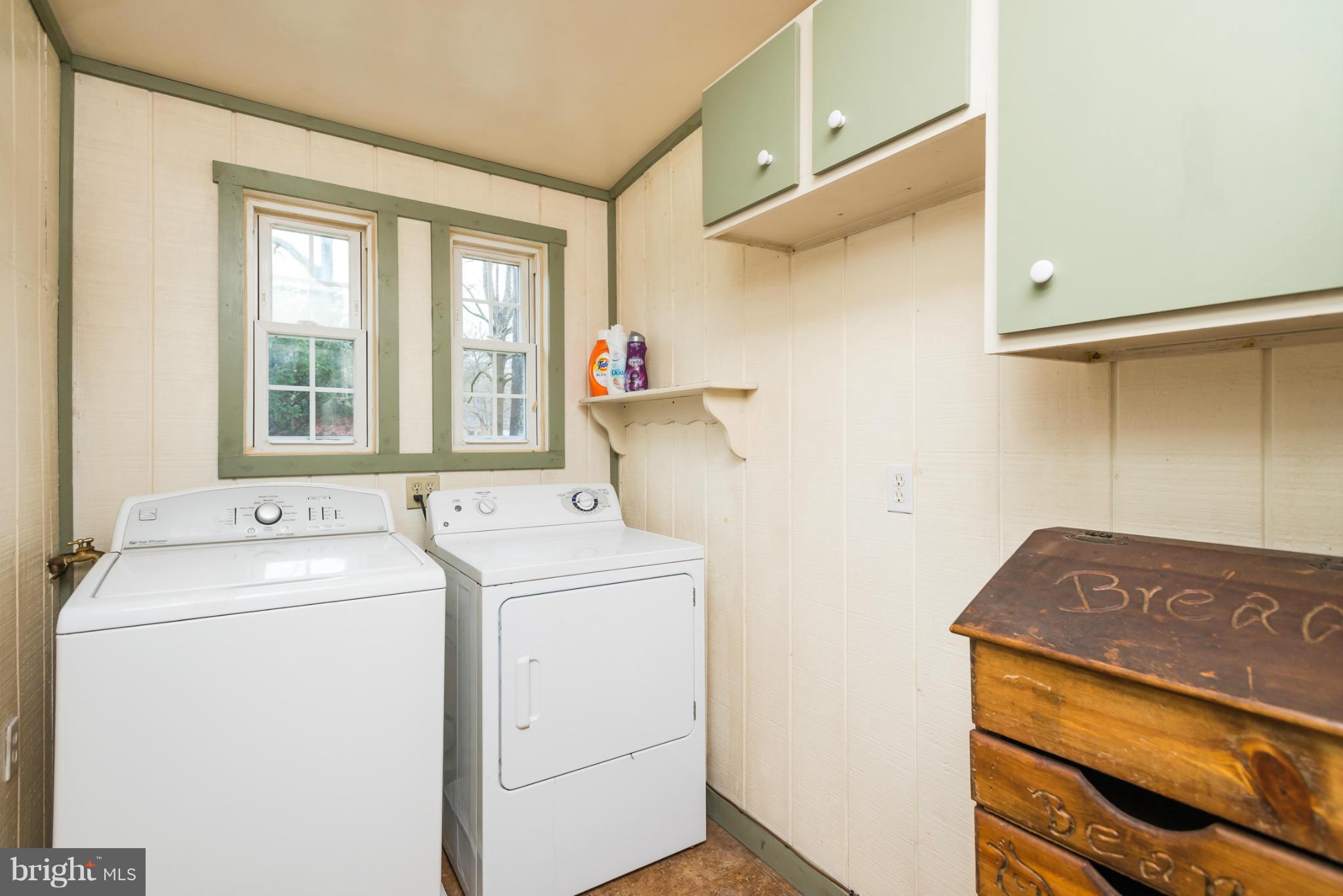 46 Carroll Road Pasadena, MD 21122 - Photo 10 of 18 a utility room with dryer and washer