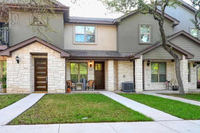 $2,300 | 565 Demarett Drive, Point Venture, TX 78645