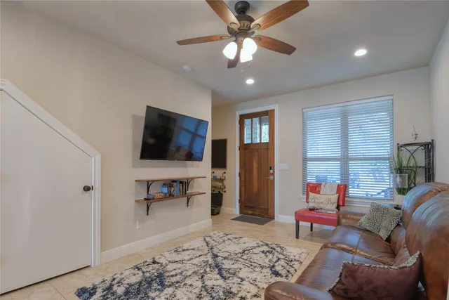 $2,300 | 565 Demarett Drive, Point Venture, TX 78645