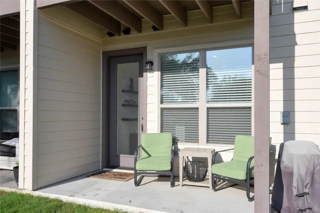 $2,300 | 565 Demarett Drive, Point Venture, TX 78645