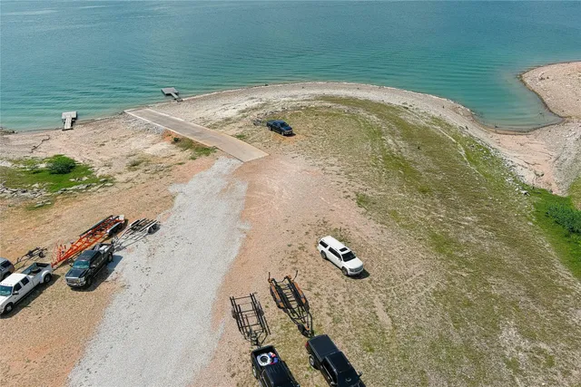 $2,300 | 565 Demarett Drive, Point Venture, TX 78645