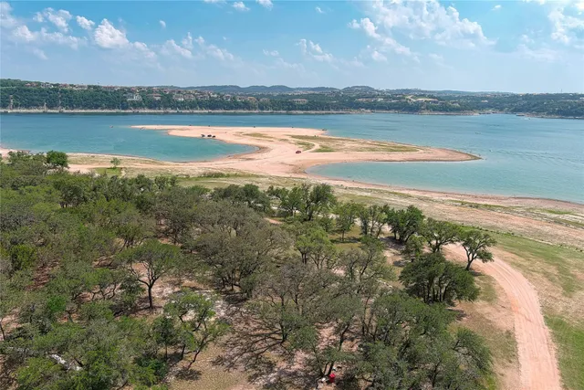 $2,300 | 565 Demarett Drive, Point Venture, TX 78645