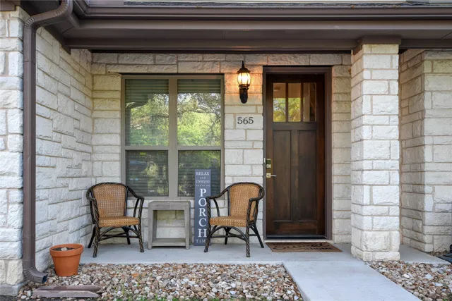 $2,300 | 565 Demarett Drive, Point Venture, TX 78645