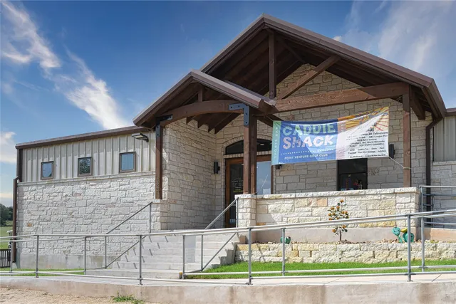 $2,300 | 565 Demarett Drive, Point Venture, TX 78645