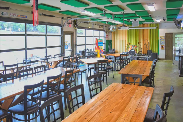 $2,300 | 565 Demarett Drive, Point Venture, TX 78645