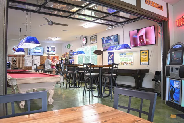 $2,300 | 565 Demarett Drive, Point Venture, TX 78645