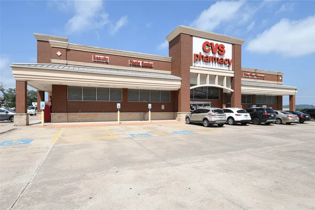 $2,300 | 565 Demarett Drive, Point Venture, TX 78645