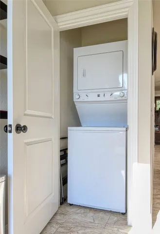 $2,300 | 565 Demarett Drive, Point Venture, TX 78645