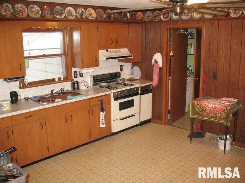 1439 Walnut Hill Road Centralia, IL 62801 - Photo 3 of 15