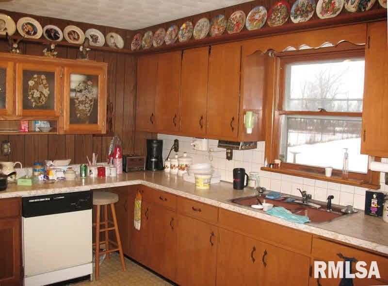 1439 Walnut Hill Road Centralia, IL 62801 - Photo 9 of 15