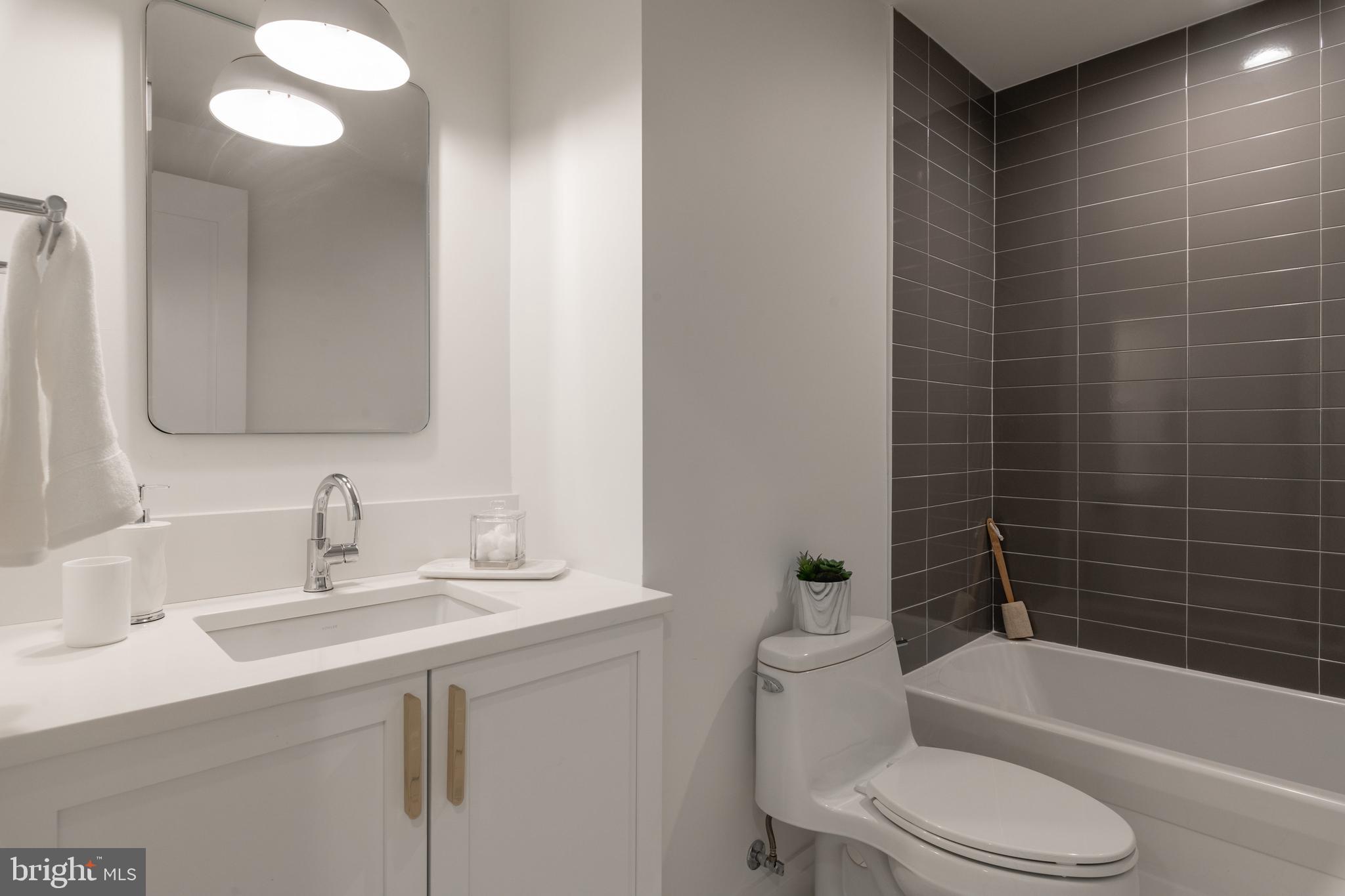 770 Park Road Northwest, Unit 103 Washington, DC 20010 - Photo 17 of 21 Bath 2